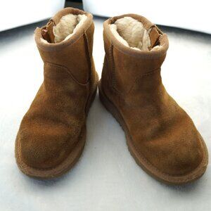 UGG Kids Classic Short Boots Chestnut Suede Shearling Lined Size 12